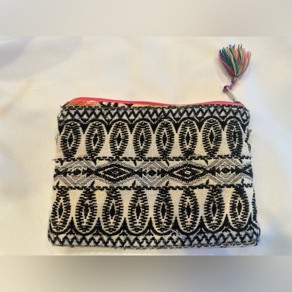 Multicolor Patterned Clutch - Picture 4 of 8